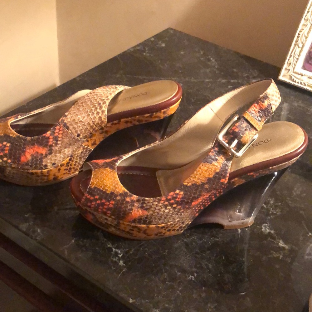 Donald J Pliner wedges 8.5